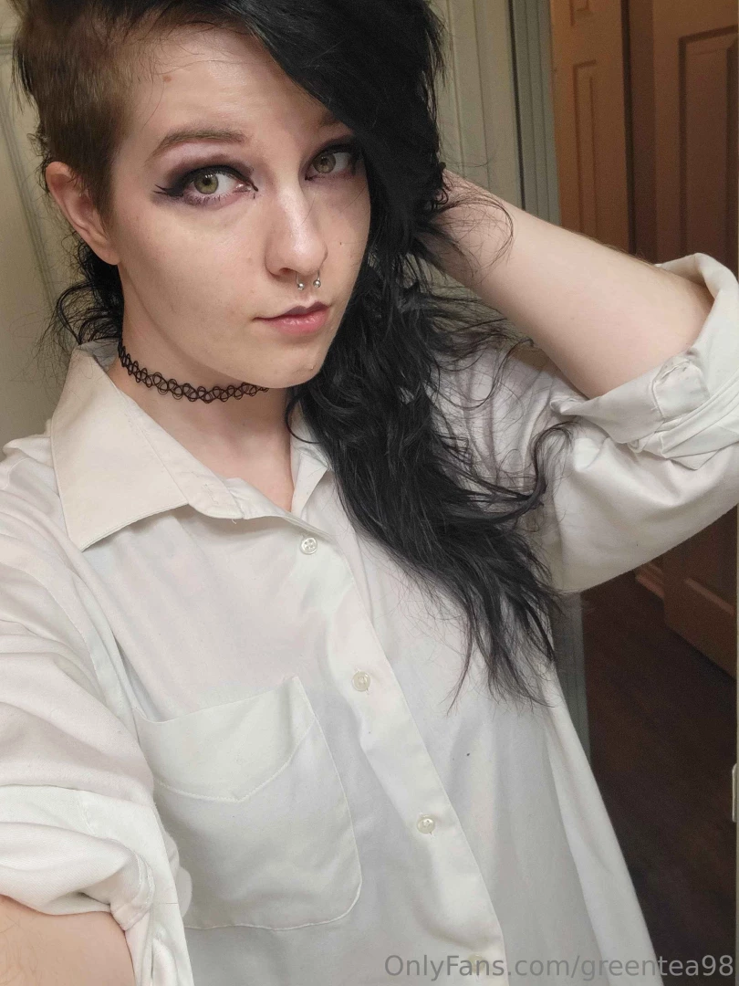 Some selfies before recording i hope you guys had at least an okay day 