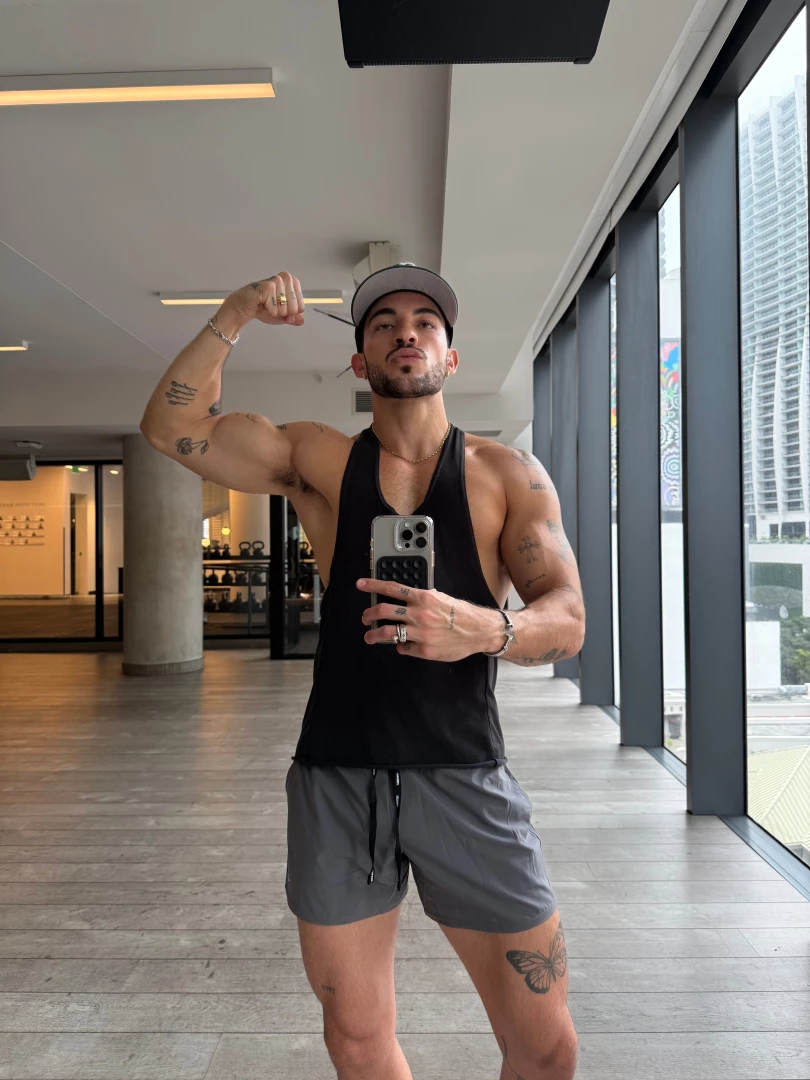 It s sunday but this cock never gets lazy check dms in 1 hour for a 