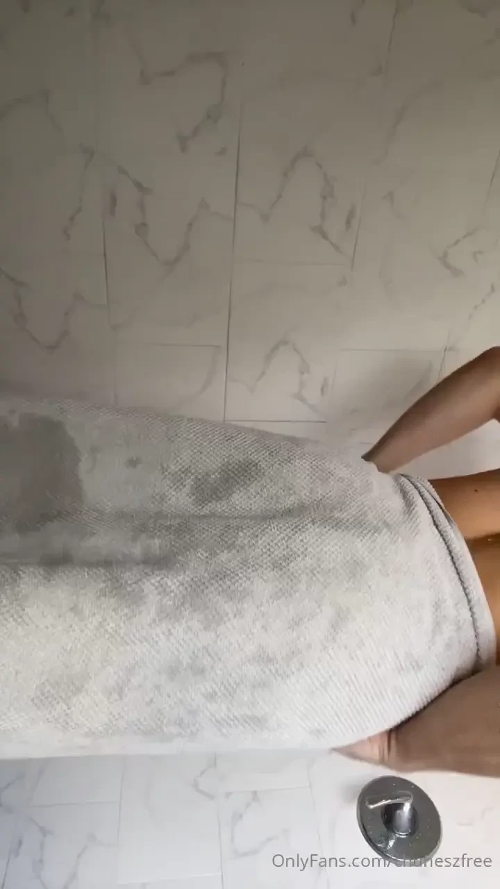 Come say hi i m chillin and gettin naked on my main account fun little 