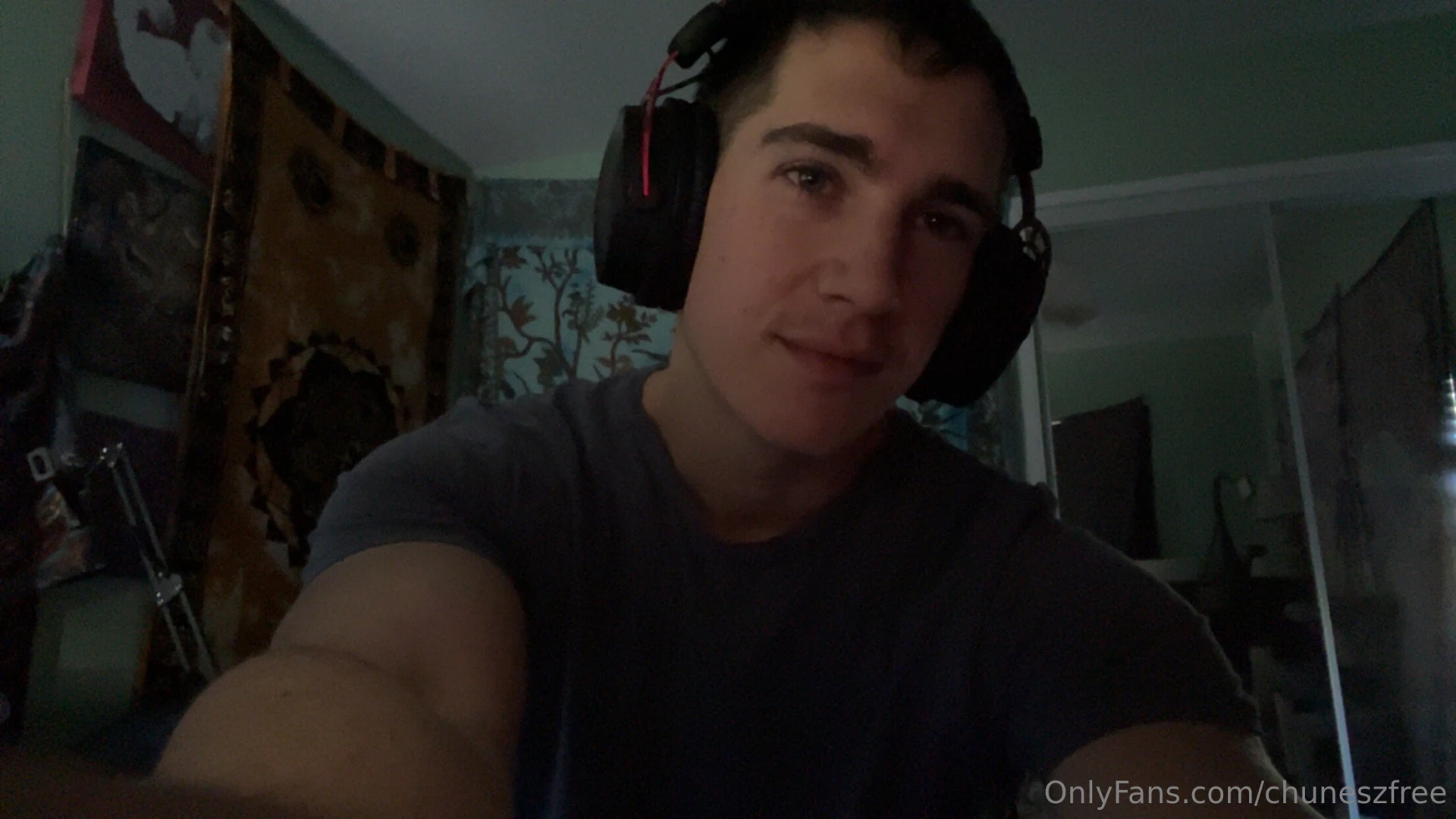 Come say hi i m chillin and gettin naked on my main account fun little part 1 