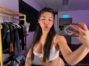 Swipe for a little kiss