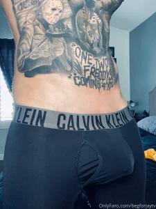 I m so damn horny today send me a dm so we can chat