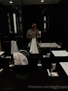 Let s take photos in front of this mirror together part 2