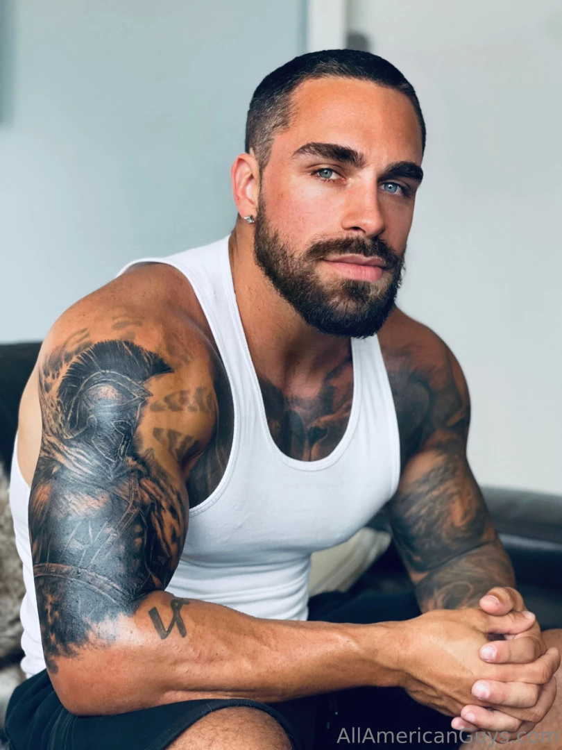 Live at 6pm edt friday behind the scenes of photo shoot with hot aag 