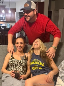 Lolawilld and erikaswingz make for an incredibly fun threesome