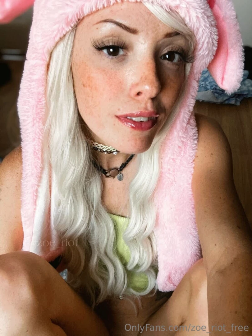 Does my face look kissable 