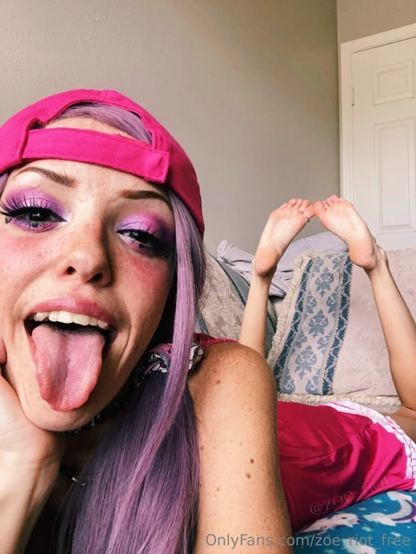 Swipe for pink zoe tongue part 1 
