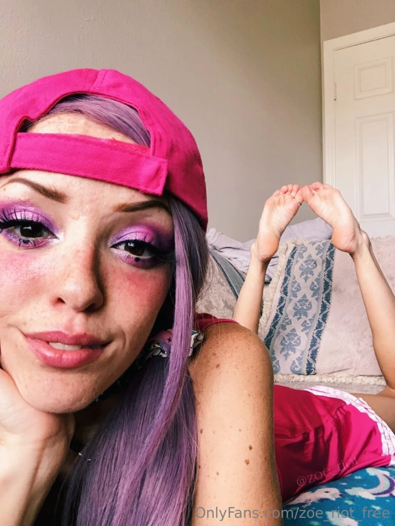 Swipe for pink zoe tongue 