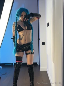 A few pics in my new cosplay for you while i am finishing my jinx part 1