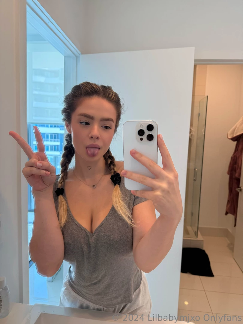 Baby im bored right now i want you to make me use this finger in other part 3 