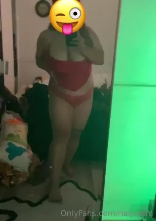 Devil in disguise gonna be posting some spooky amp hot pics and clips part 2 