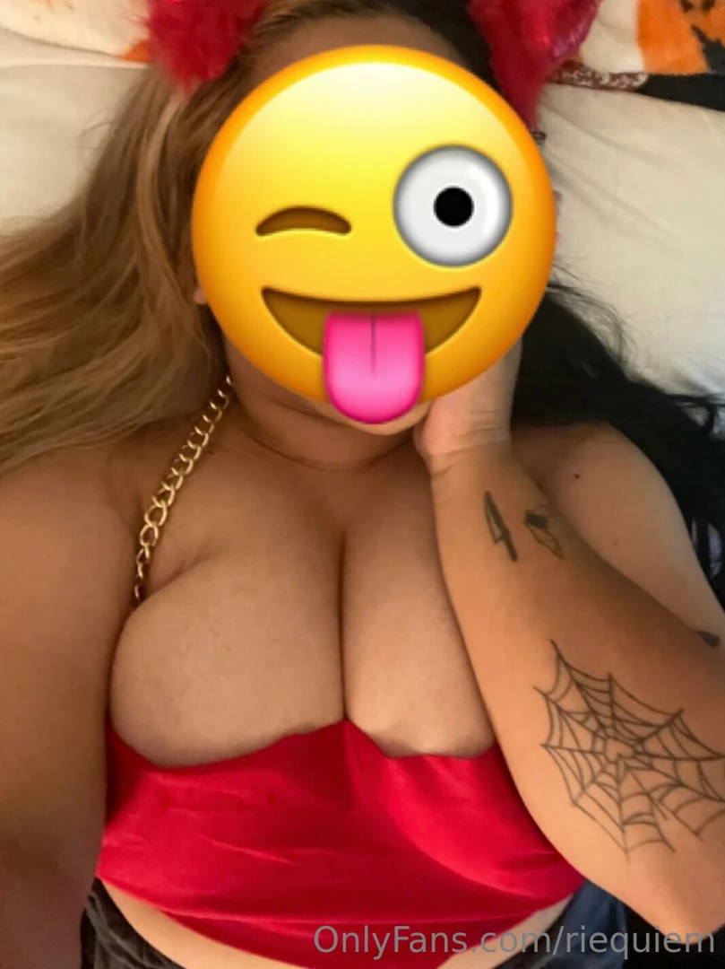 Devil in disguise gonna be posting some spooky amp hot pics and clips part 1 