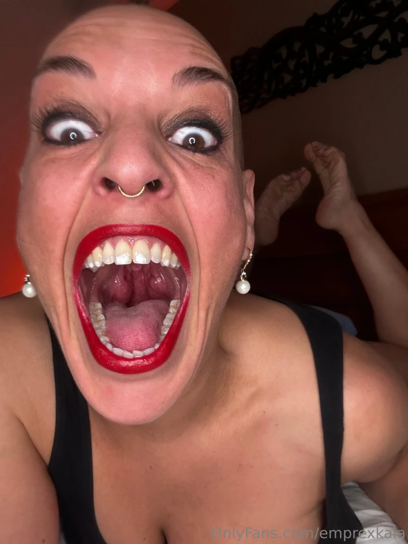 Am i distracting you with my feet or big mouth my hot mom mouth part 1 