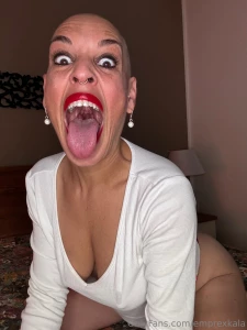 What distracts you more - my big mouth or the fact that i never wear a part 1