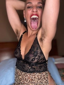 I am sick can you tell maybe if you see my tongue close up you can