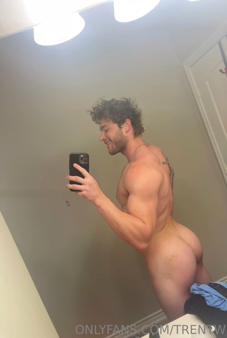 Shoulder day always get so fucking horny after my workouts need 