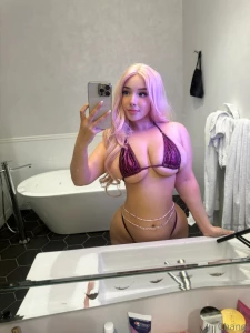 Who wants a new years kiss dm me to see more 3