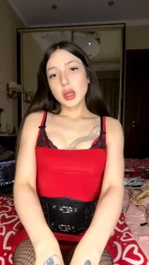 Stream started at 03 19 2025 12 16 am which outfit did you like more