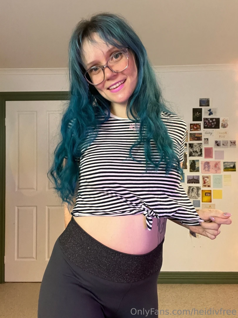 Like this if you love hot mums 