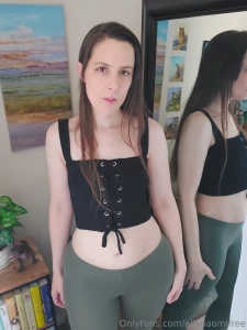 Stripping out of a crop top and leggings https onlyfans com 1512429442