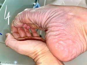 Wet wrinkled feet macro photography - getting very up close and part 8