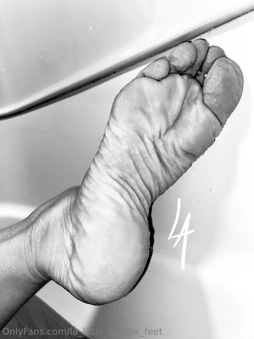 Wet wrinkled feet macro photography - getting very up close and part 9 