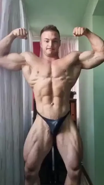 Hot bodybuilder hortensiob shows off his super muscular body and jerks 