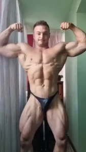 Hot bodybuilder hortensiob shows off his super muscular body and jerks