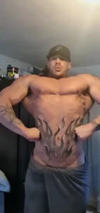 Aaronxxl goes straight to the top of the list of my favorite onlyfans