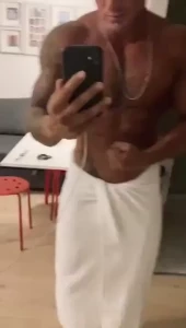 My italian bodybuilder friend luke_yena naked