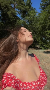 Kiss my neck then slowly go down i wanna feel it