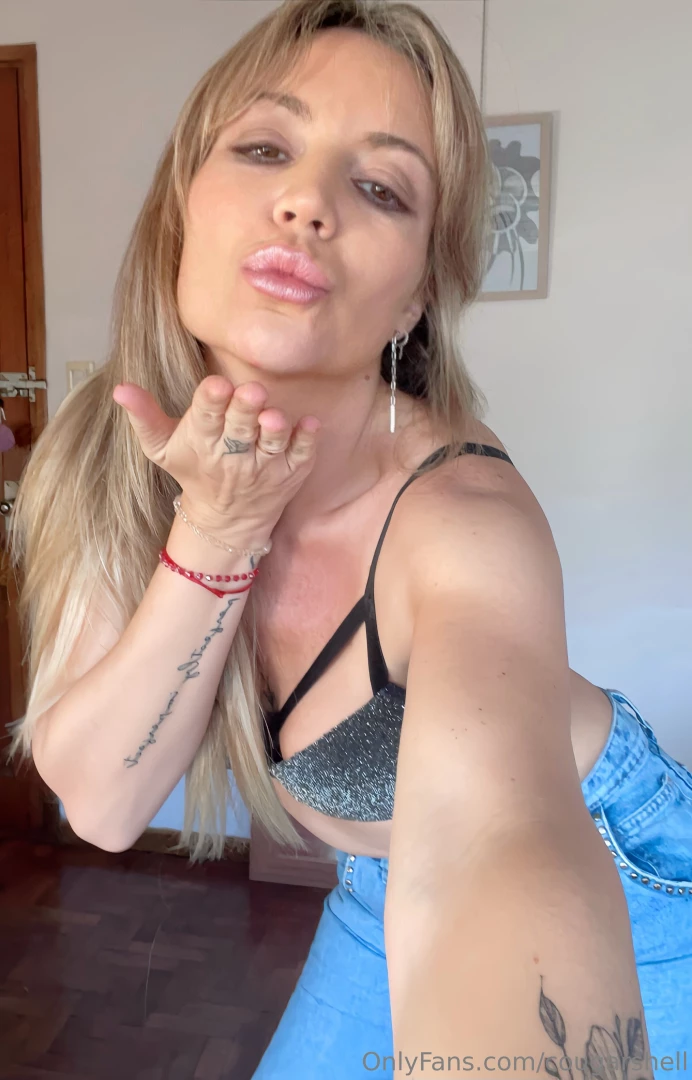 A kiss for you my love from your favorite milf 