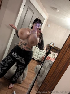 So this is what happens when i wear the xl calvin klein bras now guess