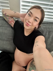 Wanna see me play with my kitty check your messages right now