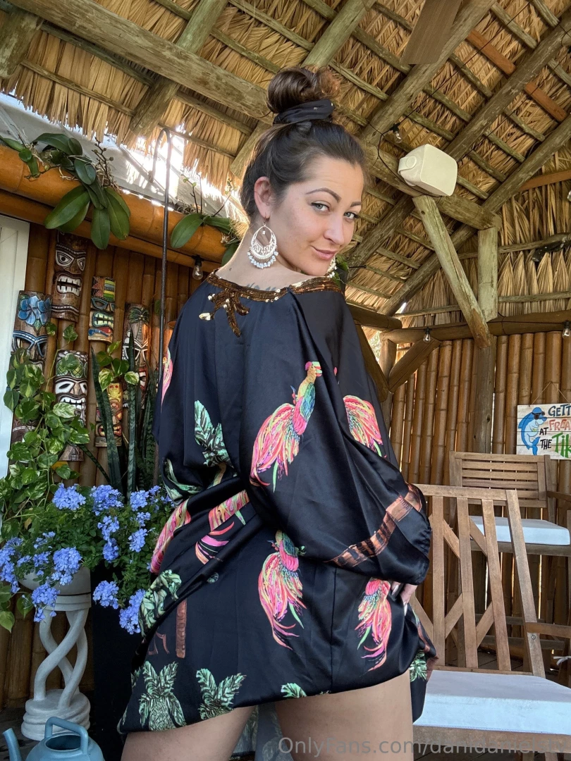 Watch me get dicked down in the tiki hut here akadanidaniels 