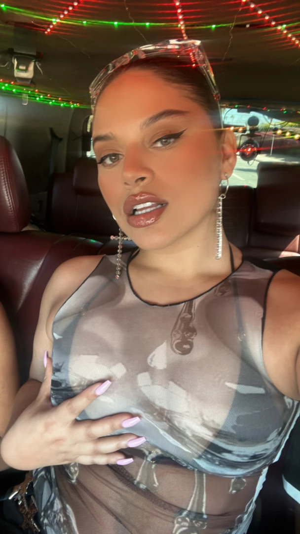 Feeling a little naughty and i like it 