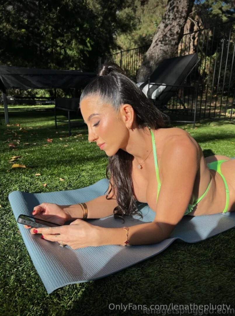 Time to get that perfect tan https onlyfans com lenatheplug c151 