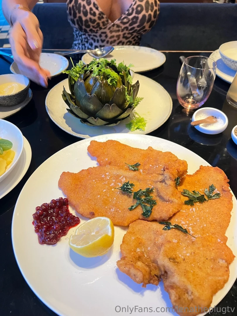 Come to dinner with me https onlyfans com lenatheplug c151 