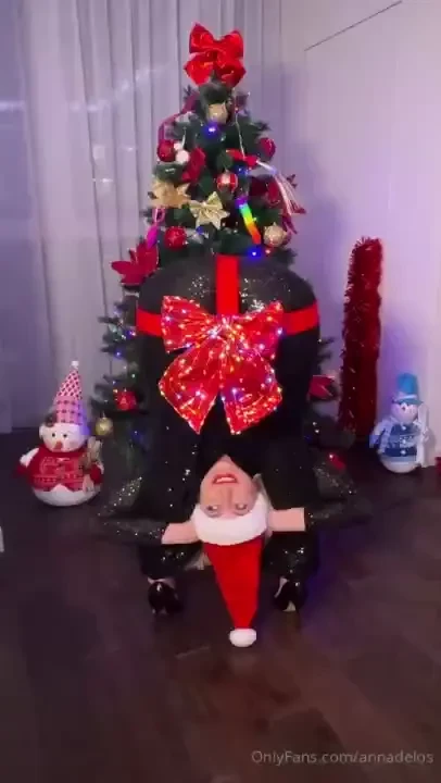 Santa knows what good boys want for christmas 