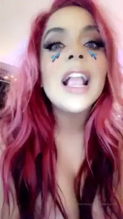 I will be live streaming for the first time ever on onlyfans at 7pm 