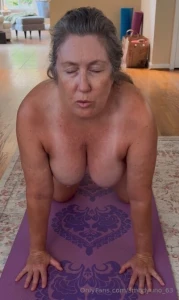 Unlock - 4 minute yoga video with multiple poses