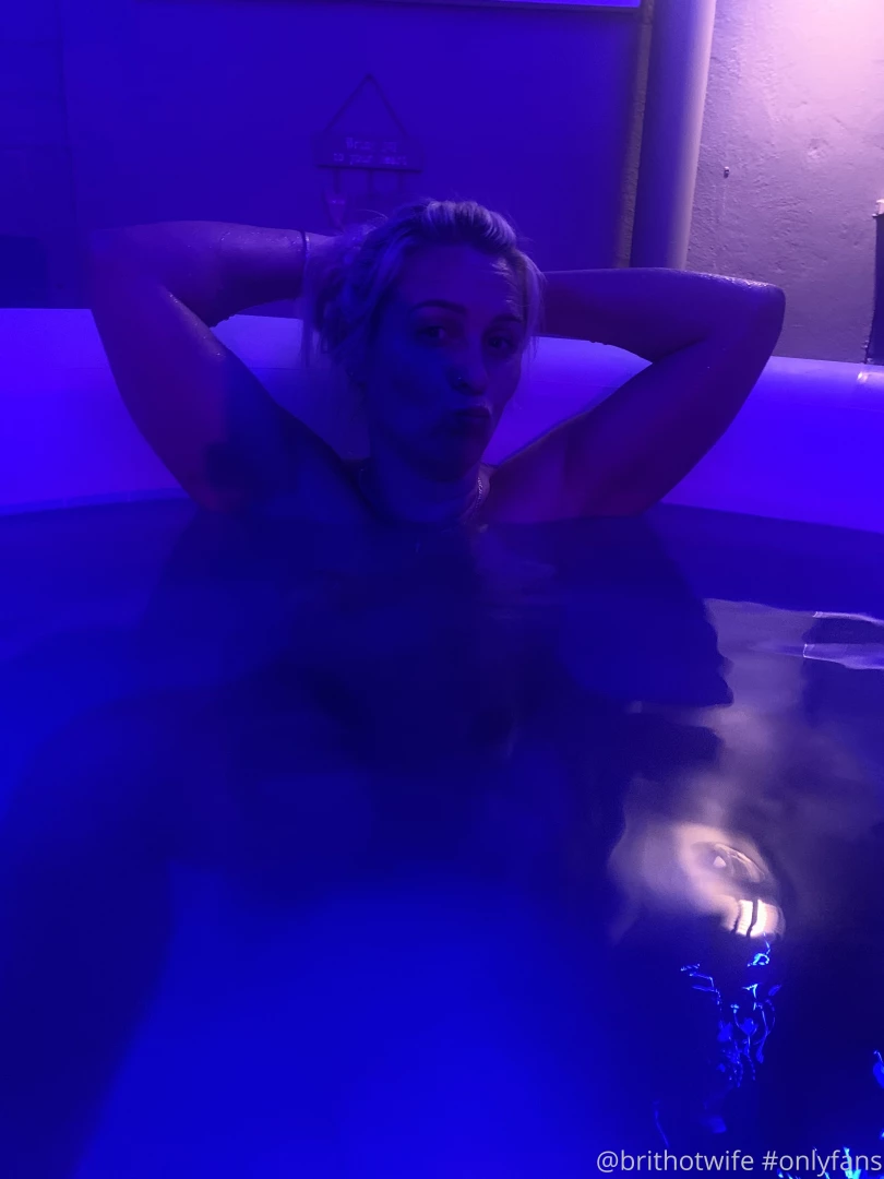 brithotwife - A naked photo from last night in the hot tub x 