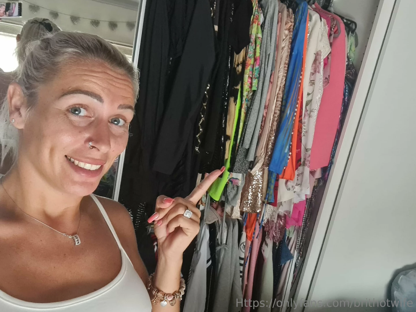 brithotwife - Sorting through my clothes to see what fits and what doesn t but i ve part 1 