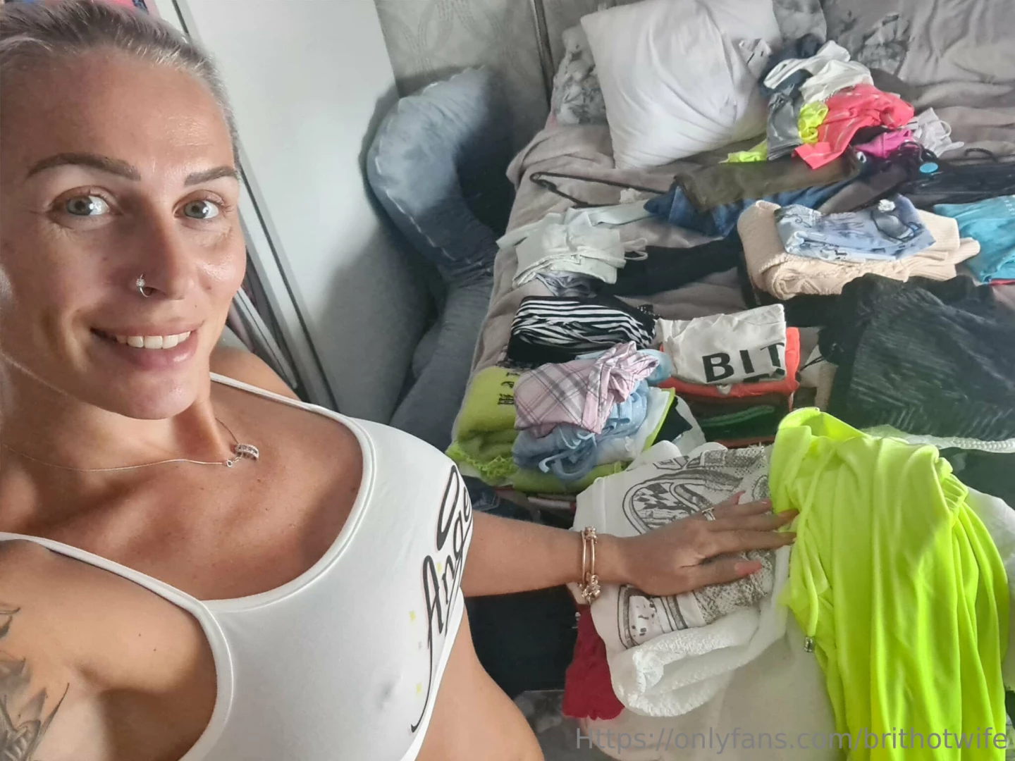 brithotwife - Sorting through my clothes to see what fits and what doesn t but i ve part 3 