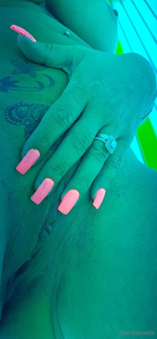 The booty and the pussy are getting their tan ready for my nudist part 1 