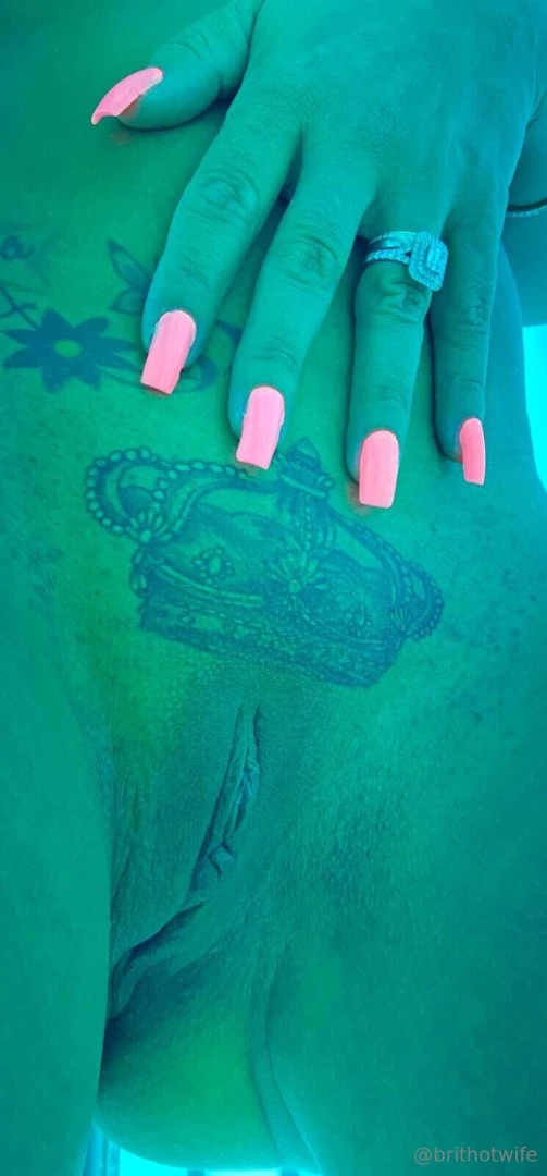 The booty and the pussy are getting their tan ready for my nudist part 2 