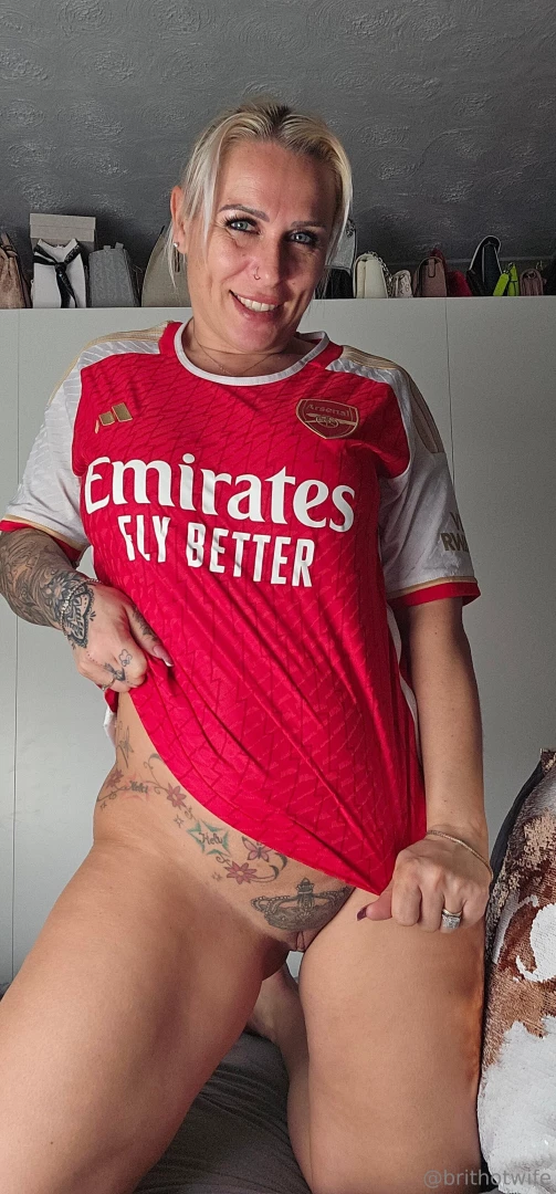 Gutted my beloved arsenal lost but here s a few of my arse and boobs part 1 