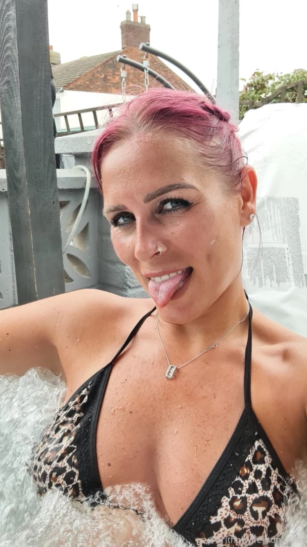 Splish splosh in the hottub showing off my new beauty treatments x x part 2 