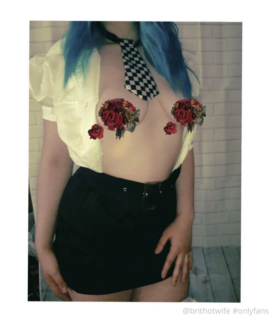 Follow my friend bluepoisonivyy a 19 year old goth girl that is as part 5 