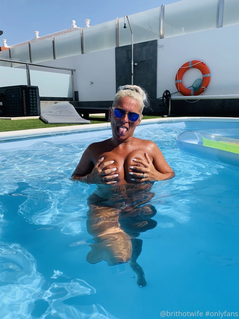 Here s some butt naked milf photos of me naked sunbathing legs spread part 4 